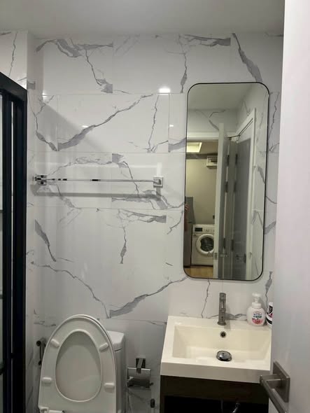 bathroom of Groove Ratchada-Rama 9
