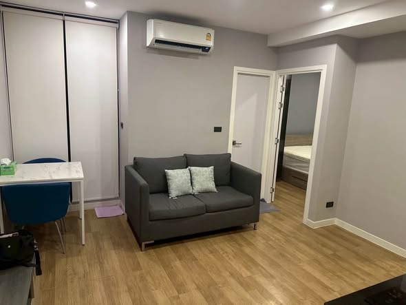 bedroom and room interior of Groove Ratchada-Rama 9