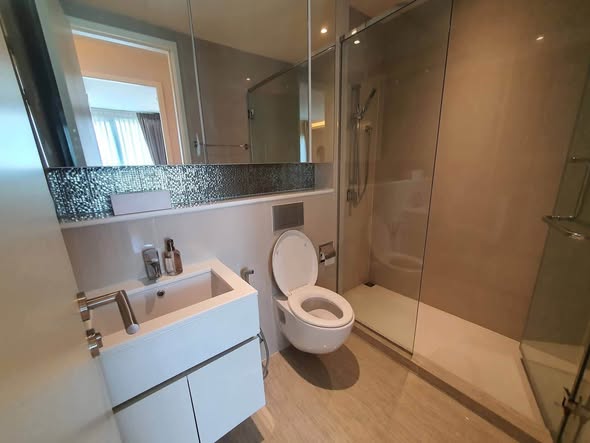 bathroom of H Sukhumvit 43 Condominium