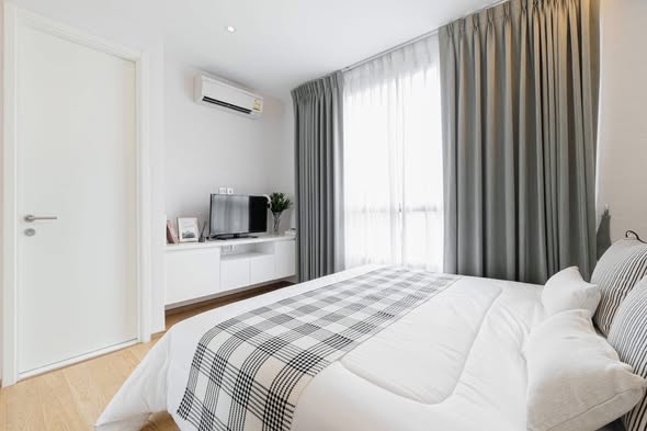 bedroom and room interior of H Sukhumvit 43 Condominium