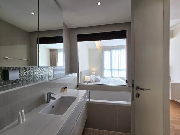 bedroom and room interior and bathroom of H Sukhumvit 43 Condominium