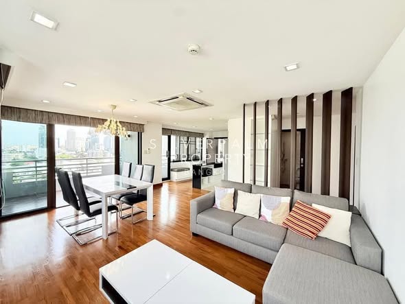 living room of H Sukhumvit 43 Condominium