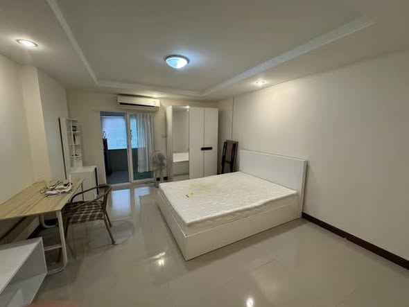 bedroom of Happy Condo Rachada 18
