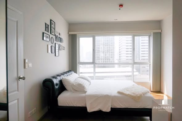 bedroom of Hive Sathorn