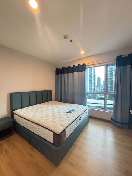 bedroom of Hive Sathorn
