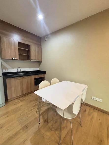 room interior of Hive Sathorn