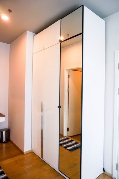 room interior of Hive Sathorn