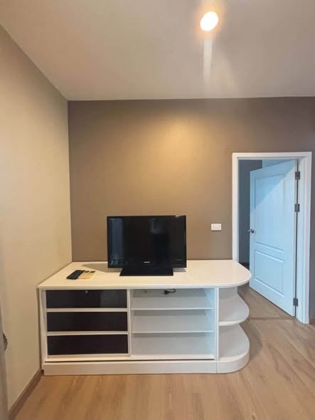 room interior of Hive Sathorn
