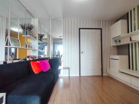 bedroom and living room of iCondo Sukhumvit 103