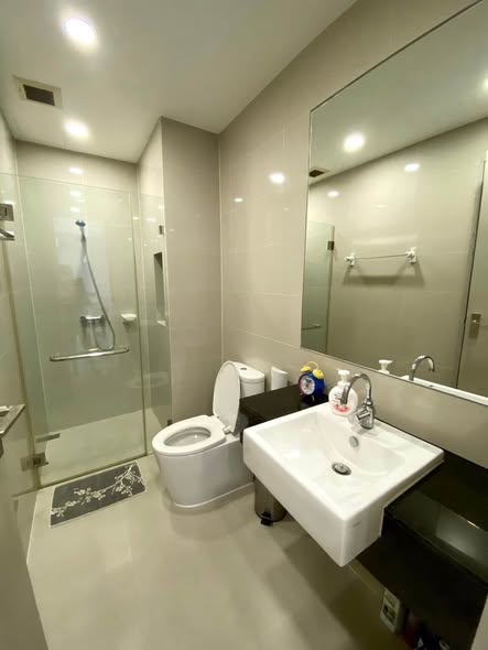bathroom of Ideo BluCove Sukhumvit