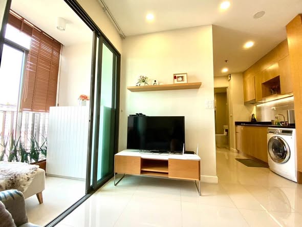 living room and room interior of Ideo BluCove Sukhumvit