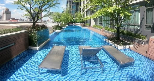 pool of Ideo BluCove Sukhumvit