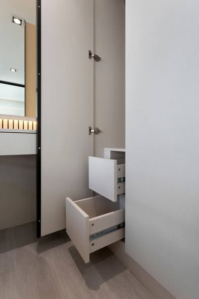 room interior and bathroom of Ideo Charan 70 – Riverview