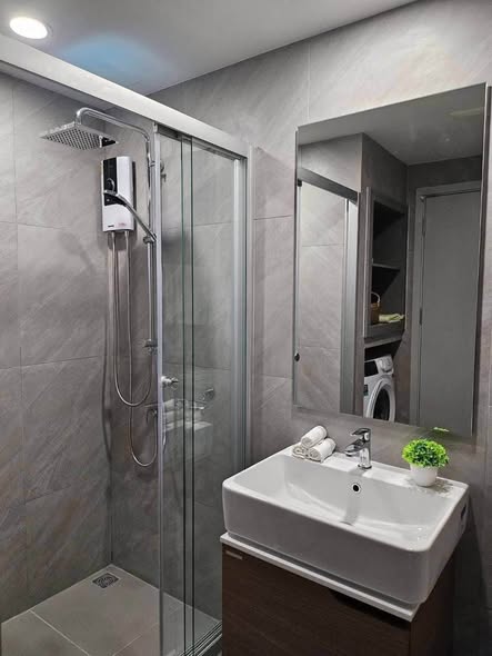 bathroom of IDEO Chula-Sam Yan