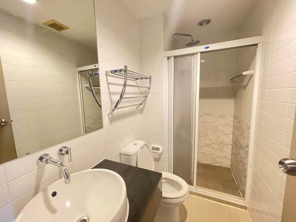 bathroom of Ideo Mix Sukhumvit 103