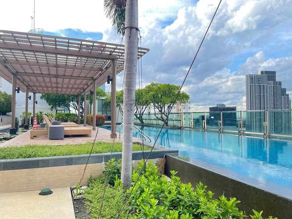 pool of Ideo Mix Sukhumvit 103