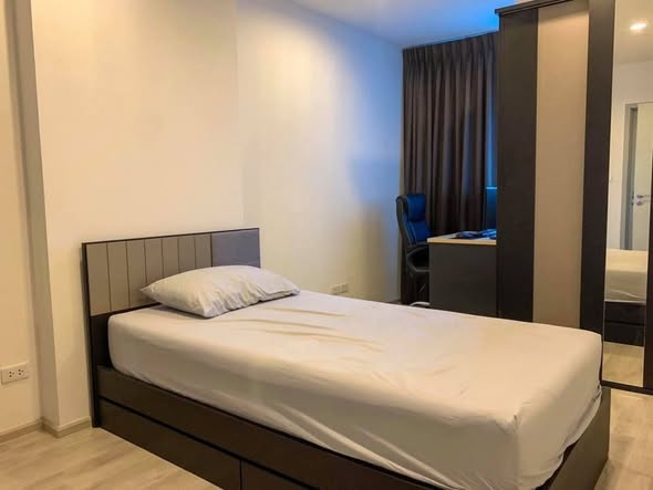 bedroom of Ideo Mobi Charan Interchange Condominium