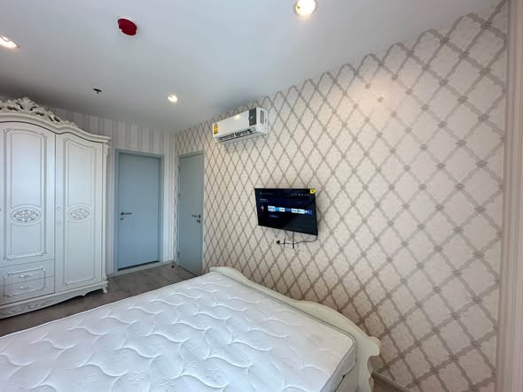 bedroom of Ideo Mobi Charan Interchange Condominium