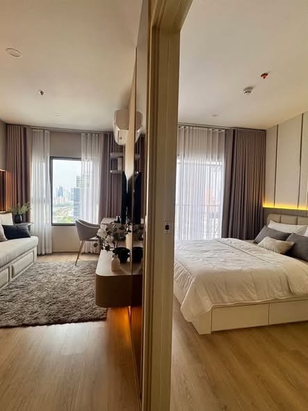 bedroom and room interior of Ideo Mobi Sukhumvit 66