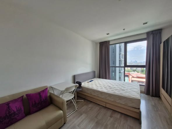 bedroom of Ideo Mobi Sukhumvit 81