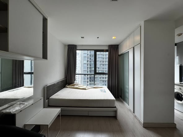 bedroom of Ideo Mobi Sukhumvit 81