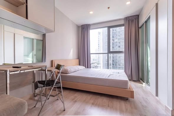 bedroom and room interior of Ideo Mobi Sukhumvit 81
