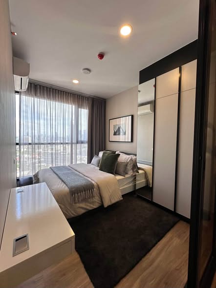 bedroom and room interior of Ideo Mobi Sukhumvit 81