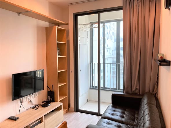bedroom and room interior of Ideo Mobi Sukhumvit 81