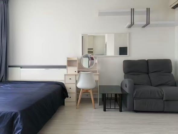 bedroom and living room of Ideo Mobi Sukhumvit Eastgate