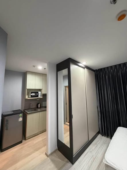 bedroom and room interior of Ideo Mobi Sukhumvit Eastgate