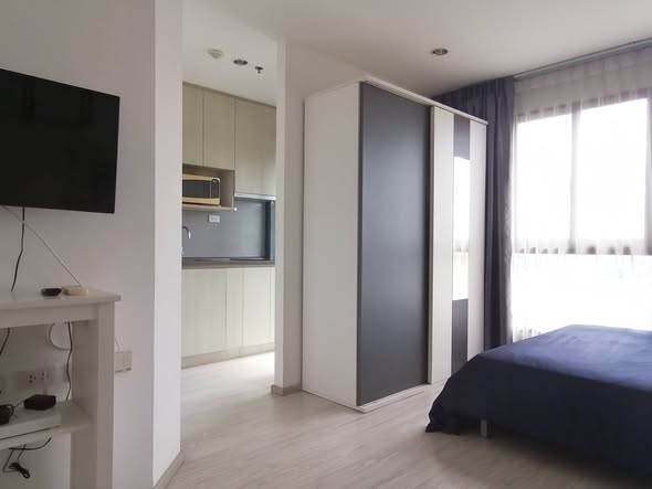 bedroom and room interior of Ideo Mobi Sukhumvit Eastgate