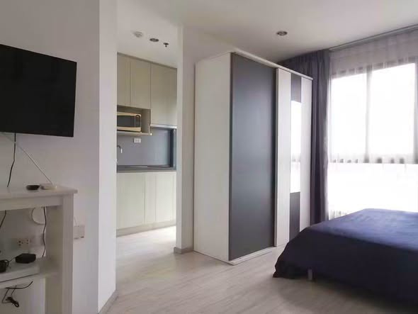 bedroom and room interior of Ideo Mobi Sukhumvit Eastgate