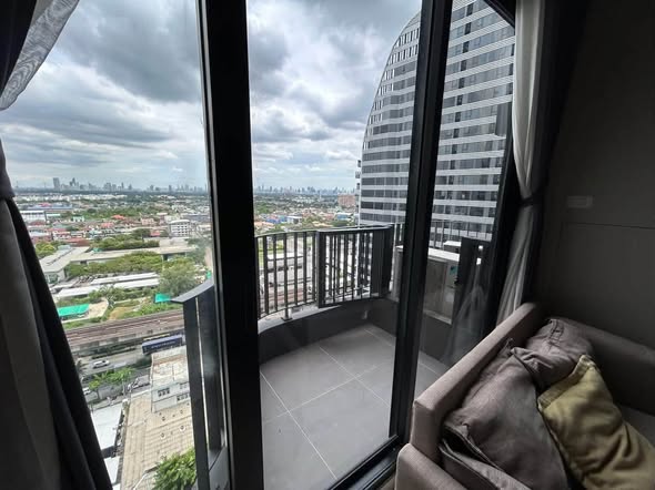 bedroom of Ideo Mobi Sukhumvit Eastpoint
