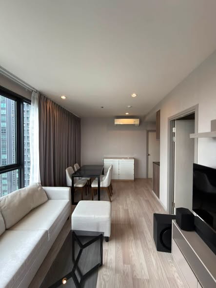 bedroom and living room of Ideo Mobi Sukhumvit Eastpoint