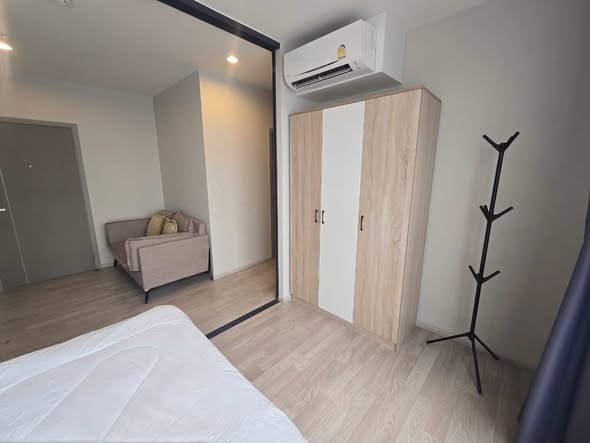 bedroom and room interior of Ideo Mobi Sukhumvit Eastpoint