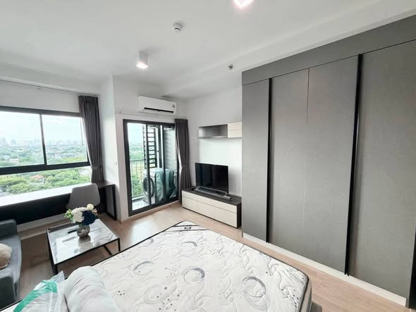 bedroom and room interior of Ideo New Rama 9
