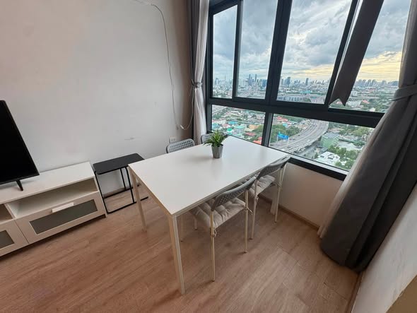room interior of Ideo New Rama 9