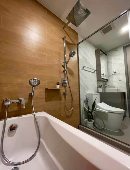 bathroom of Ideo Phaholyothin Chatuchak