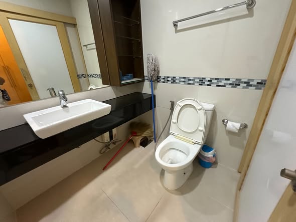 bathroom of Ideo Q Phaya Thai