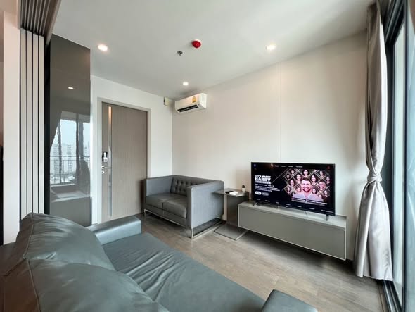 bedroom and living room of Ideo Q Ratchathewi