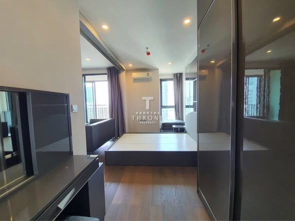 bedroom and room interior of Ideo Q Ratchathewi