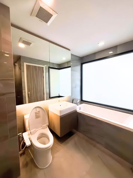 bathroom of Ideo Q Sukhumvit 36
