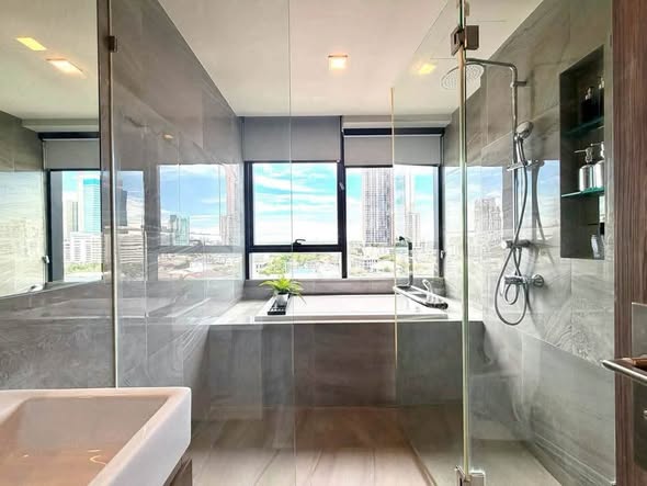 room interior and bathroom of Ideo Q Sukhumvit 36