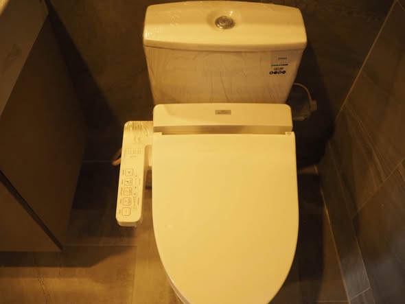 bathroom of Ideo Q Victory