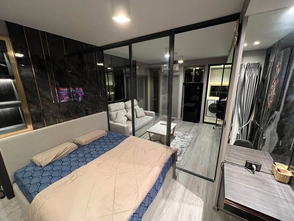 bedroom and room interior of Ideo Sathon-Wongwian Yai