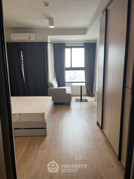 bedroom and room interior of Ideo Sathon-Wongwian Yai