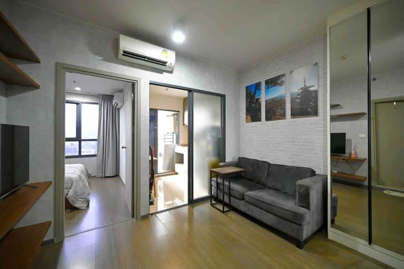 bedroom and room interior of Ideo Sukhumvit 93
