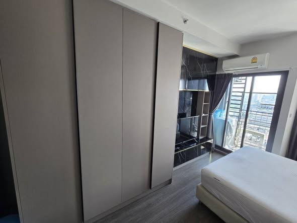 bedroom and room interior of Ideo Sukhumvit 93