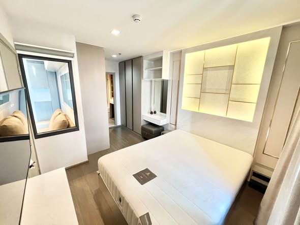 bedroom and room interior of Ideo Sukhumvit 93