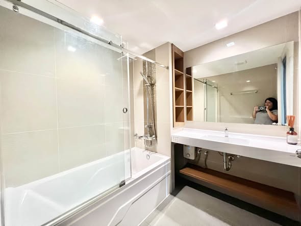 room interior and bathroom of Ideo Sukhumvit 93